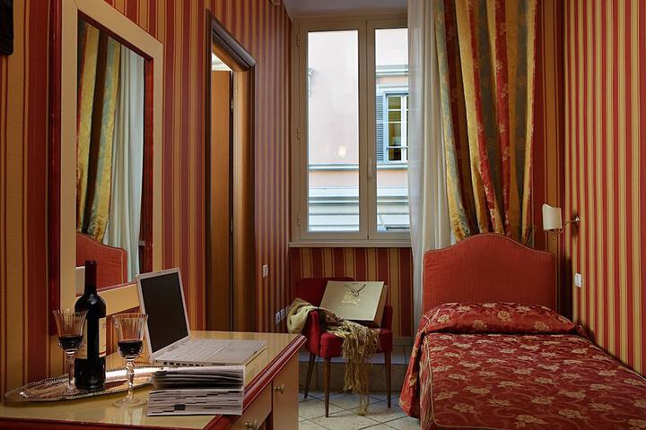 Room 12 of 39