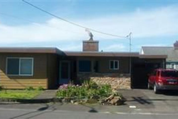 Exterior of Starfish Sunsets by RedAwning