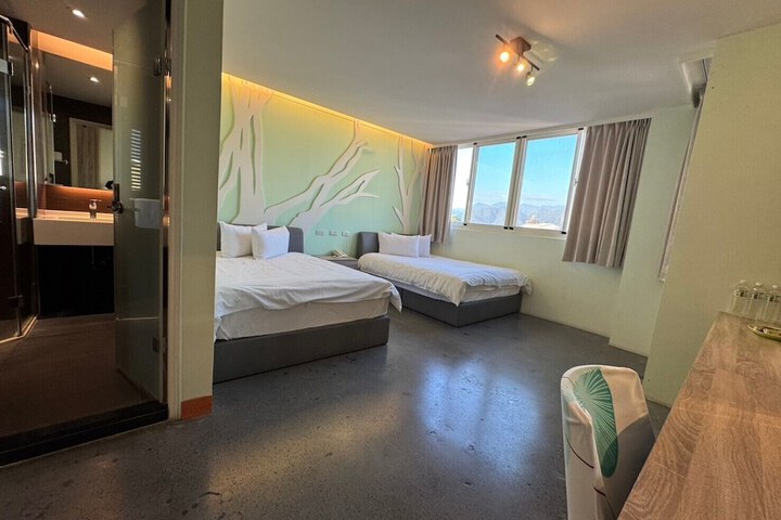 Room 52 of 118