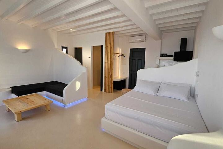 Room 2 of 113