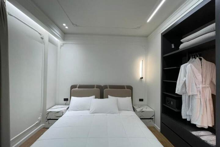 Room 7 of 30
