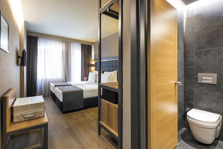 Room 34 of 75