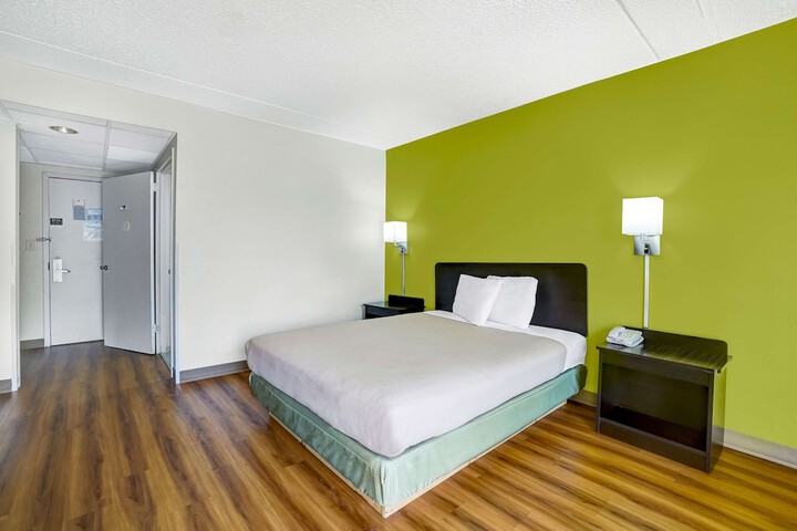 1 Queen Bed | Mobility Accessible Tub Micfridg (6 of 10)