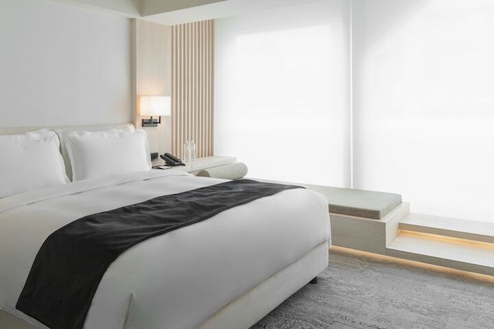 Room 11 of 28