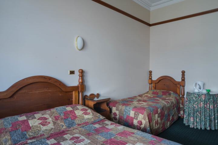 Room 7 of 28