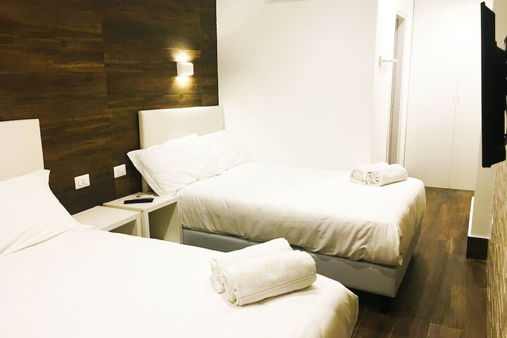 Room 10 of 22