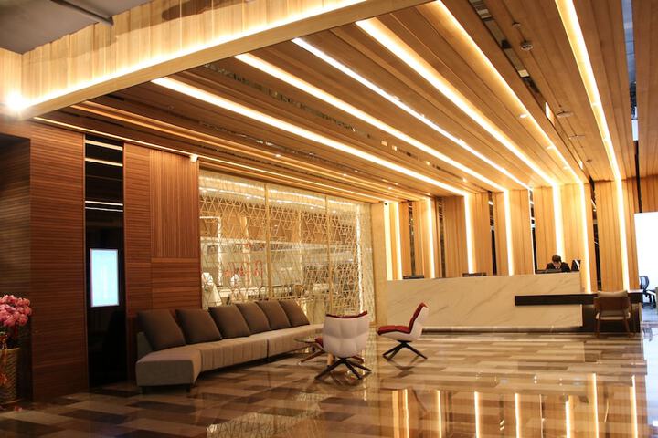 Business Center 38 of 41