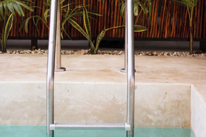Pool 51 of 55