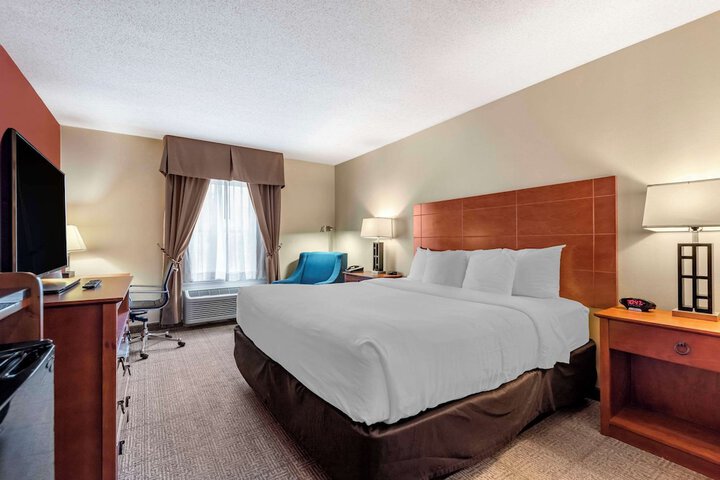 1 King Bed (8 of 8)
