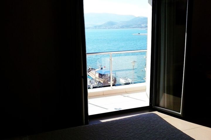 Room 12 of 33