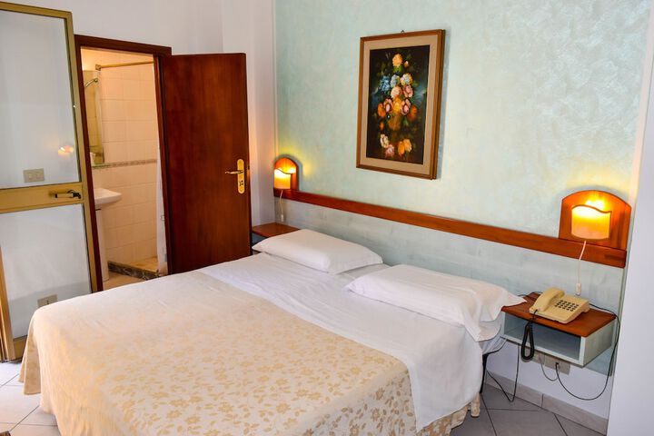 Room 28 of 105