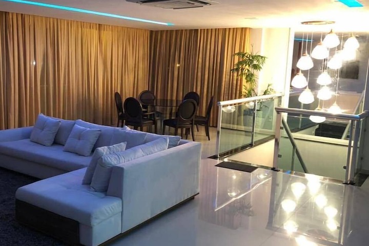 Room 15 of 34