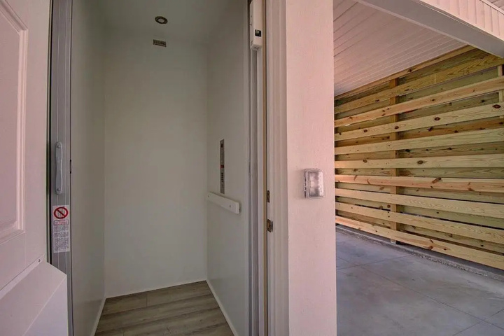 Room 12 of 27