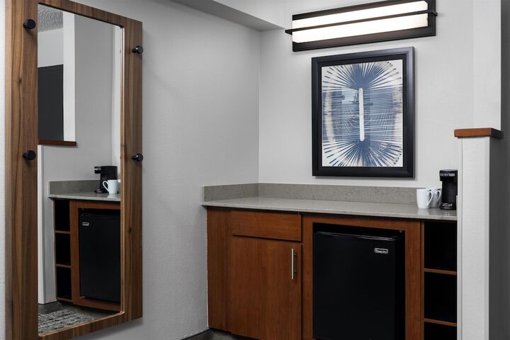 Room 11 of 28