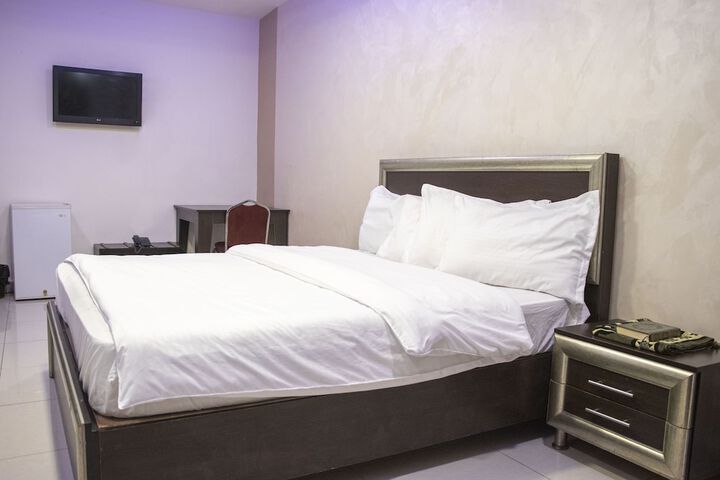 Room 4 of 29