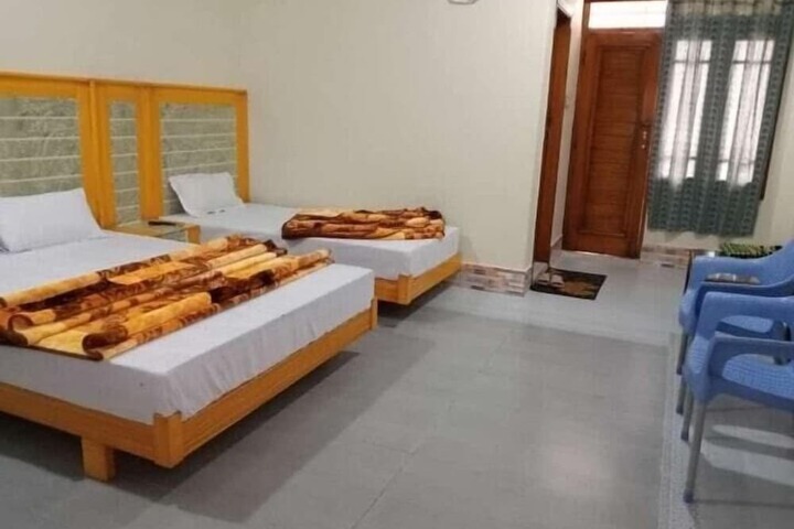 Room 2 of 17