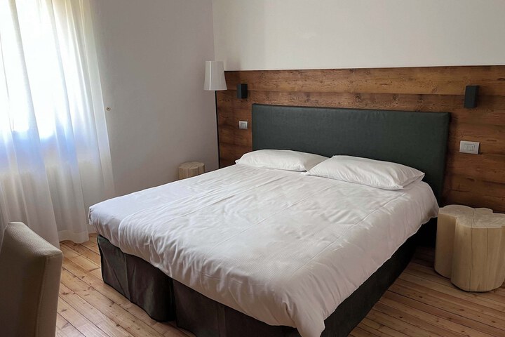 Room 28 of 52