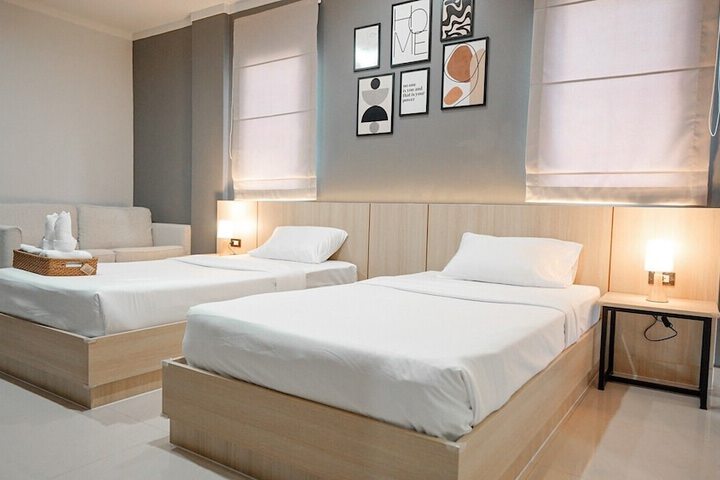 Room 15 of 28