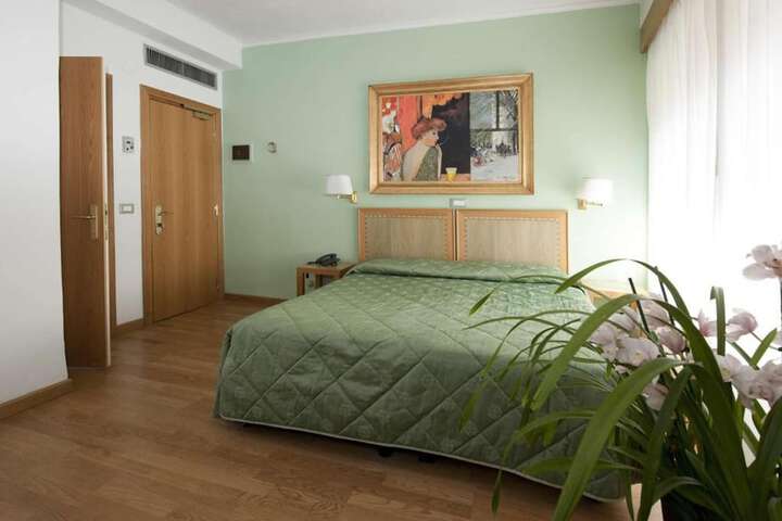 Room 16 of 39