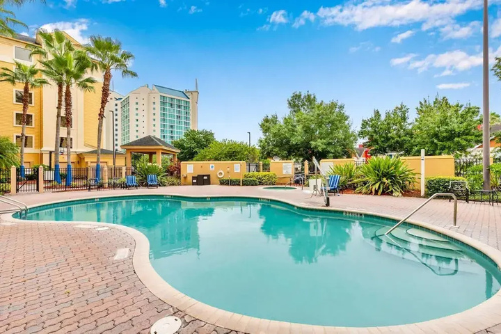 Pool 10 of 17