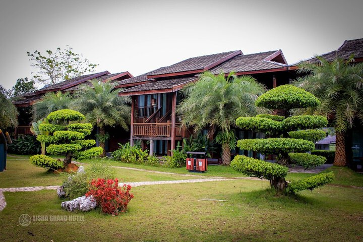 Hotel Exterior 82 of 87