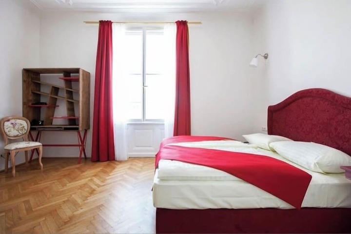 Room 15 of 28