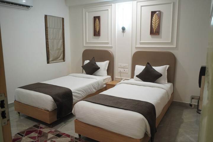 Room 3 of 34