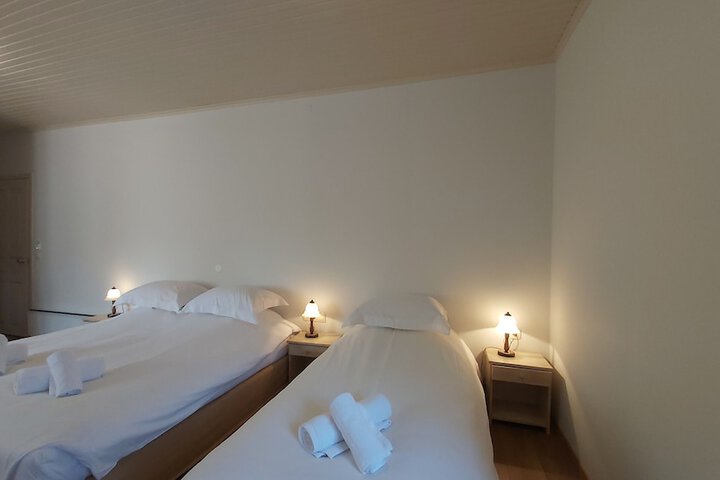 Room 12 of 446