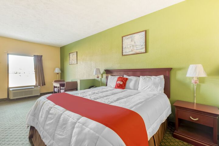 1 King Bed (10 of 10)