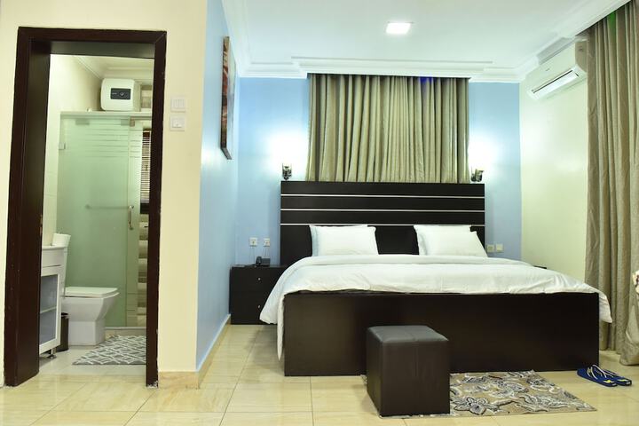 Room 13 of 28