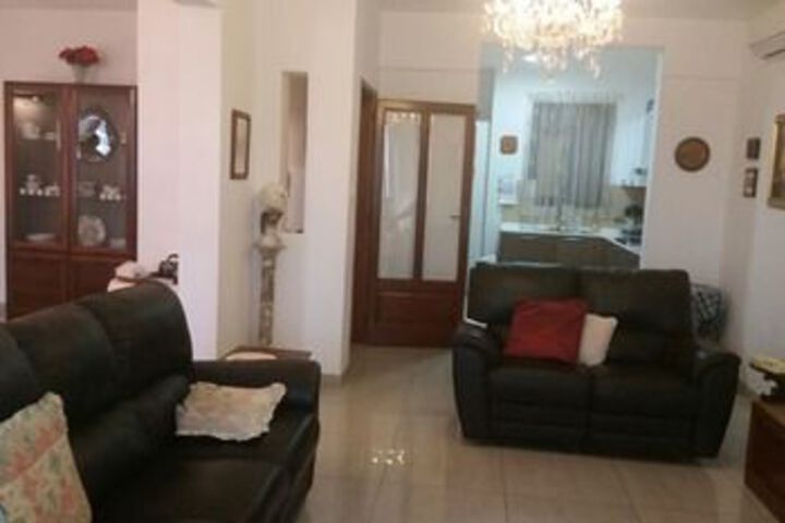 Room 18 of 18