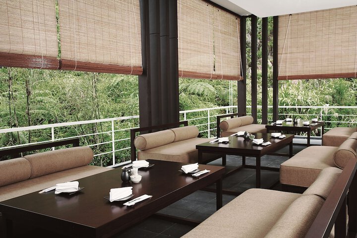 Dining 32 of 43