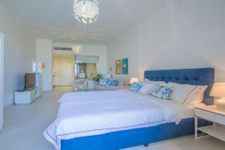 Room 6 of 18
