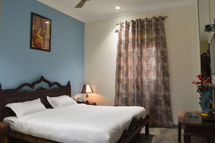 Room 15 of 36