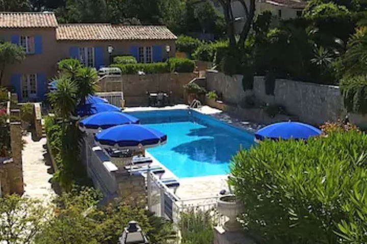 Hotel Pool