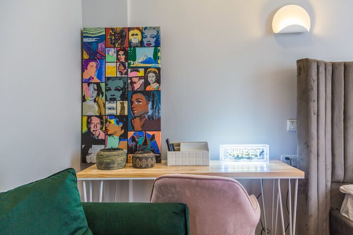 Room 16 of 28
