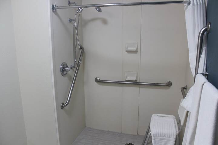 Accessible 2 Double Beds (3 of 10)