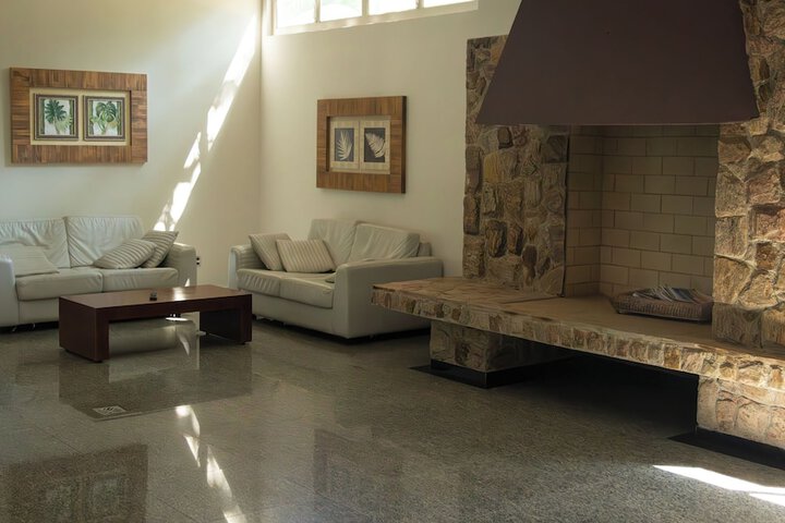 Lounge 41 of 69