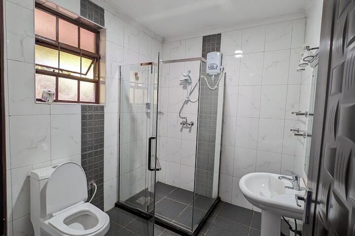 Room 5 of 9
