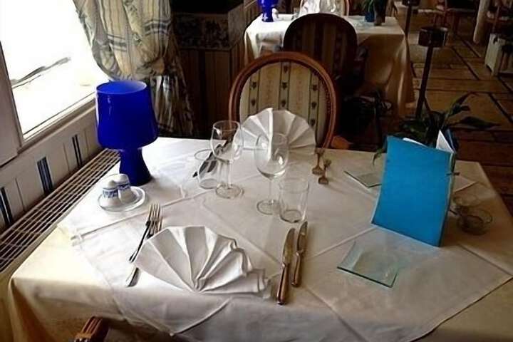 Dining 18 of 38