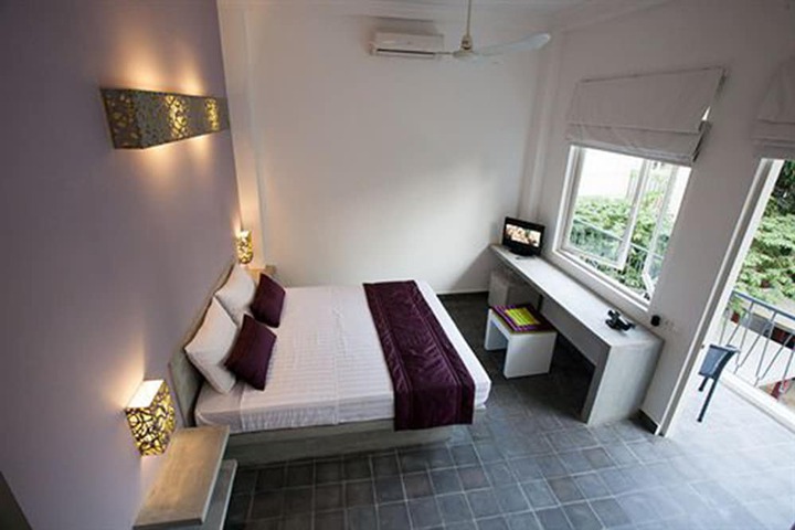 Room 13 of 37