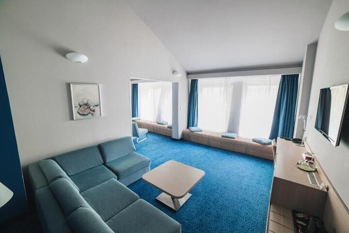 Room 11 of 24