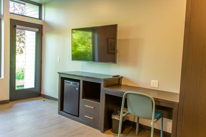 2 Queen Beds River View (5 of 12)