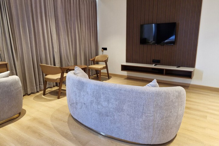 Room 8 of 18
