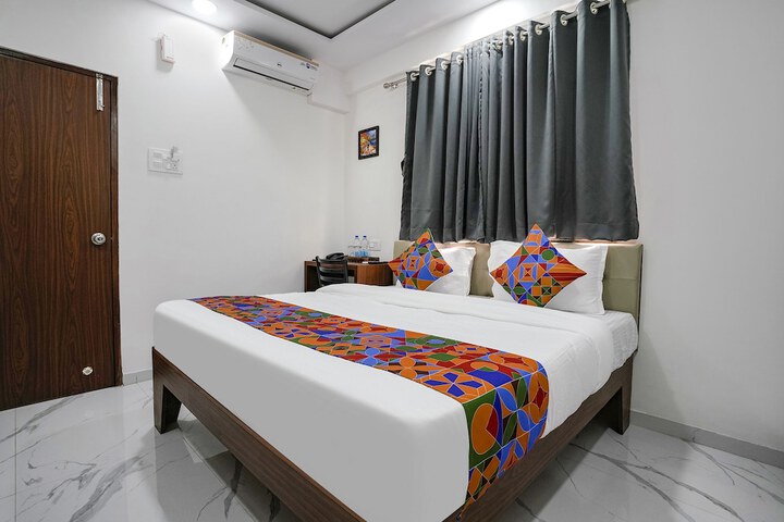 Room 18 of 28
