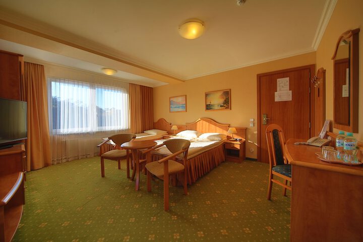 Room 9 of 43