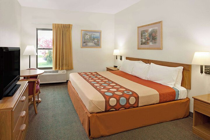 1 King Bed (7 of 9)