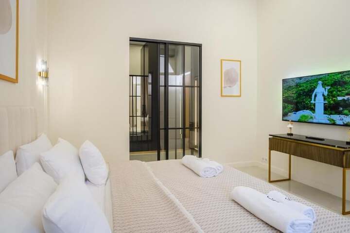 Room 10 of 42