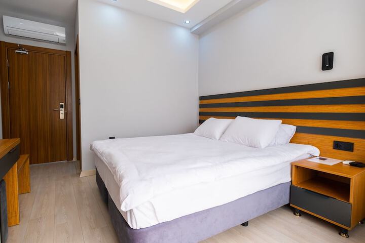 Room 9 of 42