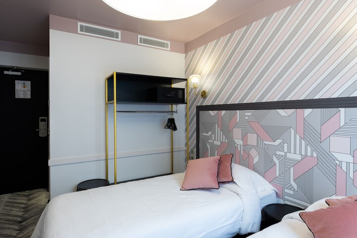 Room 8 of 48